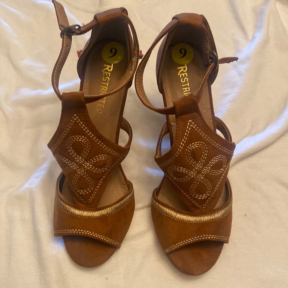 Wedge Cork sandals Embroidered gold detail🔥new🔥